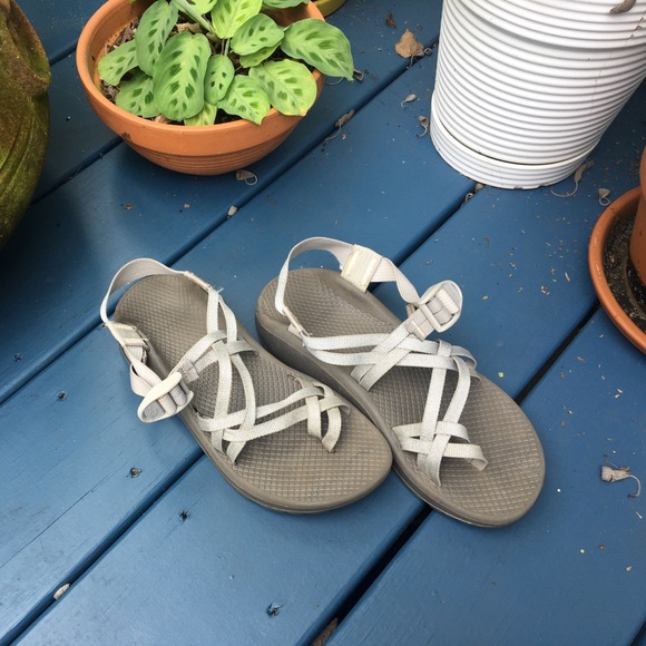 Chacos - Metallic silver Cloud size 7 womens - Picture 1 of 4